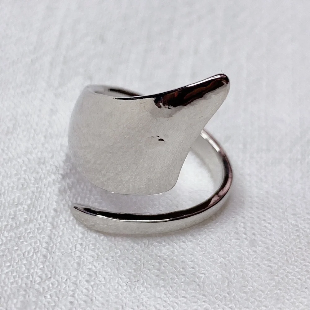 Unique Modern Two Rings Set - Picture 10 of 15